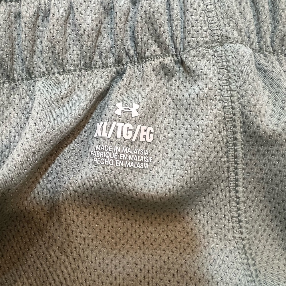 ❗️Under Armour Women's Light Gray/Green Athletic Shorts - Picture 2 of 4
